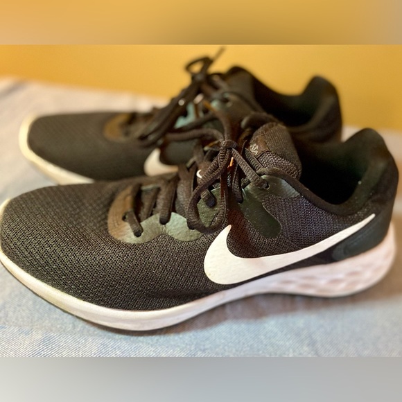 EUC Nike Revolution 6 Nature Road Running Shoe - Picture 2 of 6